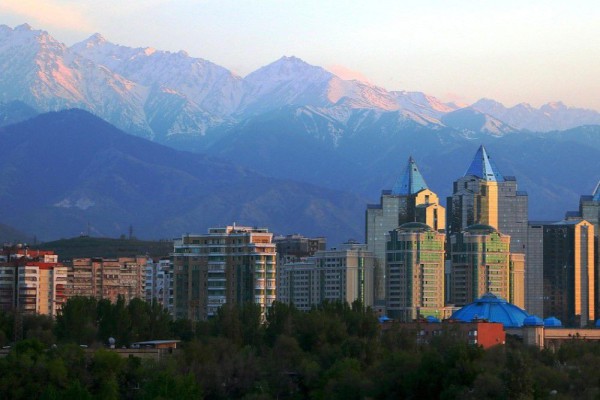 Almaty Kazakhstan: Petualangan dari Apel Liar ke Kota Modern Almaty Kazakhstan: Petualangan dari Apel Liar ke Kota Modern