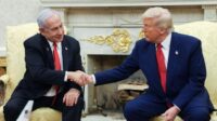 Dukungan AS Serang Iran, Netanyahu Doakan Trump di Tembok Ratapan