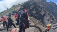Evakuasi Dramatis Pendaki Brasil di Rinjani: Ditandu dan Diangkat