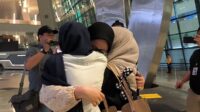 Evakuasi_WNI_Iran_Haru_Keluarga_Bertemu_di_Soetta Evakuasi WNI Iran: Haru Keluarga Bertemu di Soetta