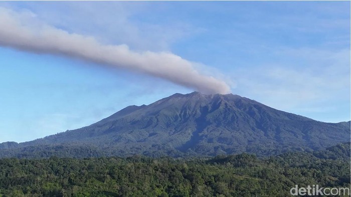 Gunung Raung Meletus Dahsyat! Kolom Abu 2000 Meter