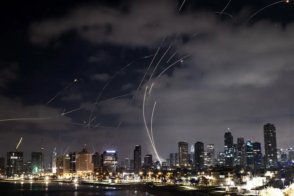 Iran vs Israel: Sejarah Persahabatan & Permusuhan Abadi