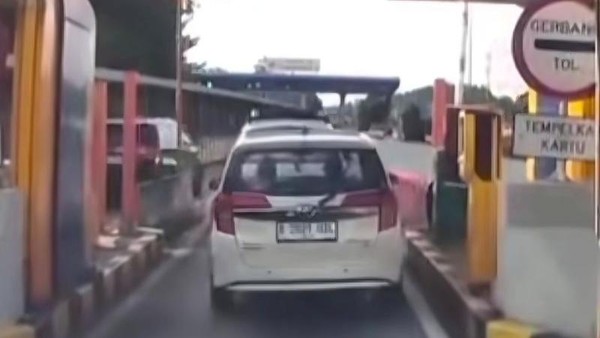 Misteri Mobil Terobos Tol Depok: Dua Kali! Penyebabnya Apa?