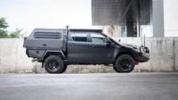 Modifikasi Toyota Hilux: Transformasi Spektakuler Jadi Kendaraan Tempur