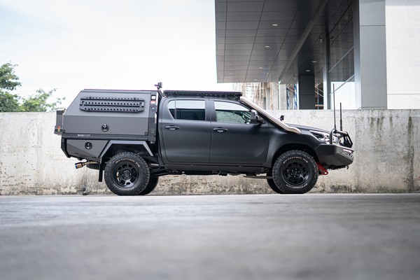 Modifikasi_Toyota_Hilux_Transformasi_Spektakuler_Jadi_Kendaraan_Tempur Modifikasi Toyota Hilux: Transformasi Spektakuler Jadi Kendaraan Tempur