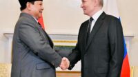 Putin_Sambut_Hangat_Prabowo_di_Istana_Momen_Bersejarah_Terungkap Putin Sambut Hangat Prabowo di Istana: Momen Bersejarah Terungkap