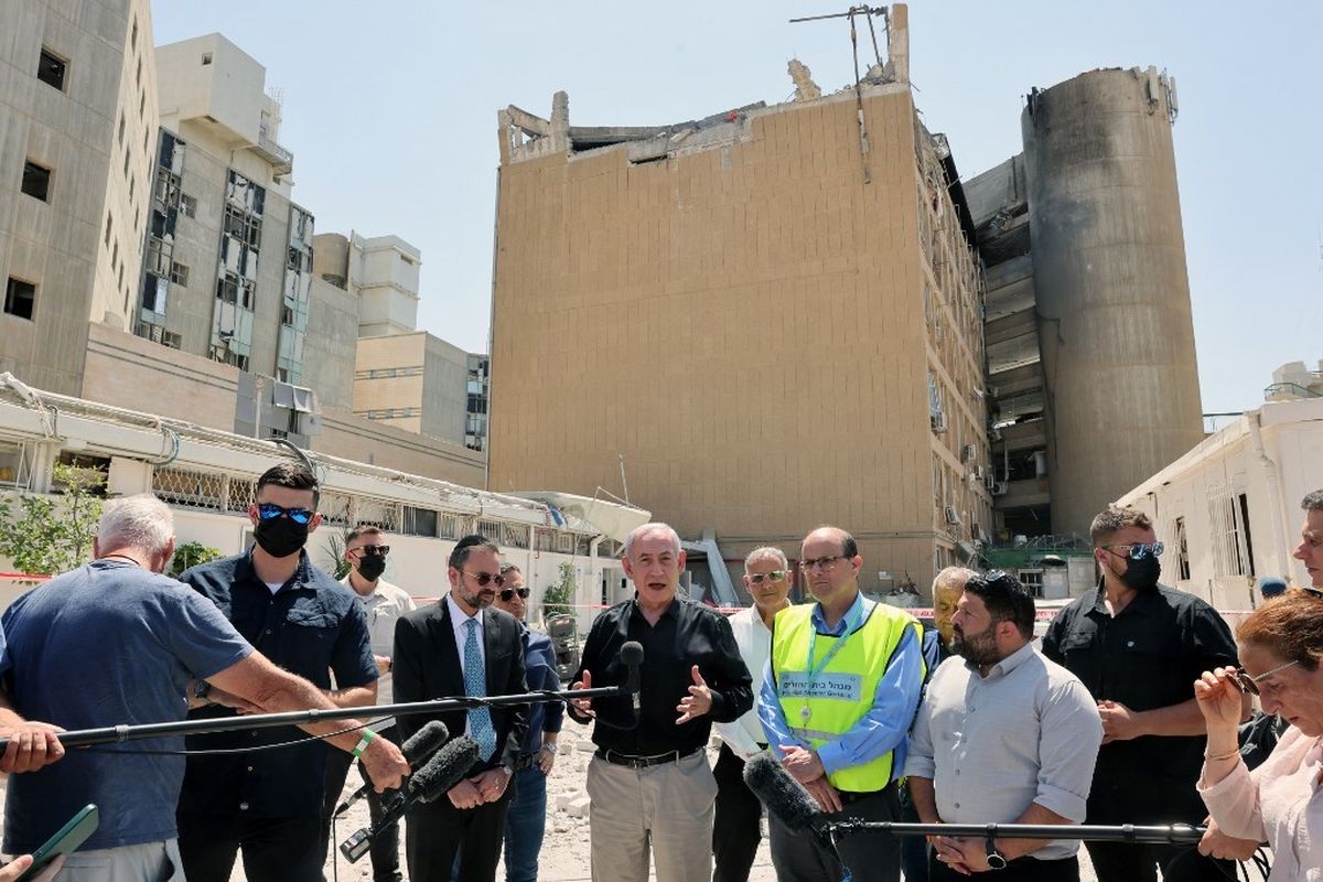 Serangan_Iran_Sasar_Israel_Rumah_Sakit_atau_Fasilitas_Militer Serangan Iran Sasar Israel: Rumah Sakit atau Fasilitas Militer?