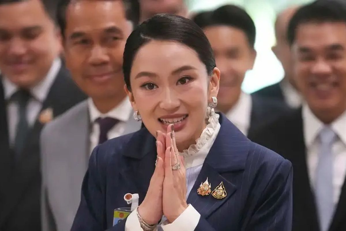 Skandal Telepon Guncang Thailand: PM Didesak Mundur!