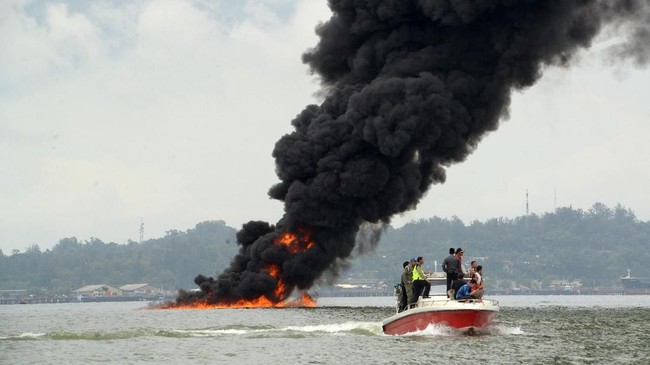 Tragedi Kapal Tanker Batam: Empat Tewas, Lima Luka Parah
