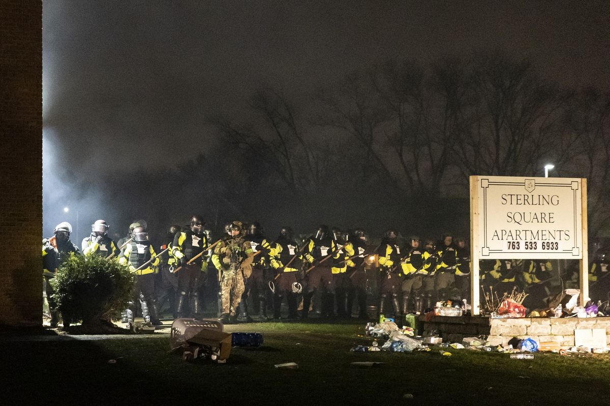 Trump Kerahkan Garda Nasional: 2000 Tentara Hadapi Kerusuhan LA Trump Kerahkan Garda Nasional: 2000 Tentara Hadapi Kerusuhan LA