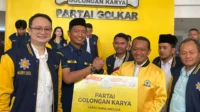 Arief_Rosyid_Resmi_Bergabung_Golkar_Terinspirasi_Bahlil_Lahadalia-1 Arief Rosyid Resmi Bergabung Golkar, Terinspirasi Bahlil Lahadalia