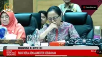 DPR_Menangis_Dengar_Penjelasan_Menbud_Fadli_Zon_Kisah_Haru_Apa DPR Menangis Dengar Penjelasan Menbud Fadli Zon: Kisah Haru Apa?
