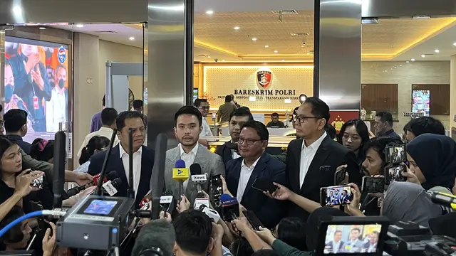 Jokowi: Pengacara & Ajudan Kunjungi Polda Metro Jaya