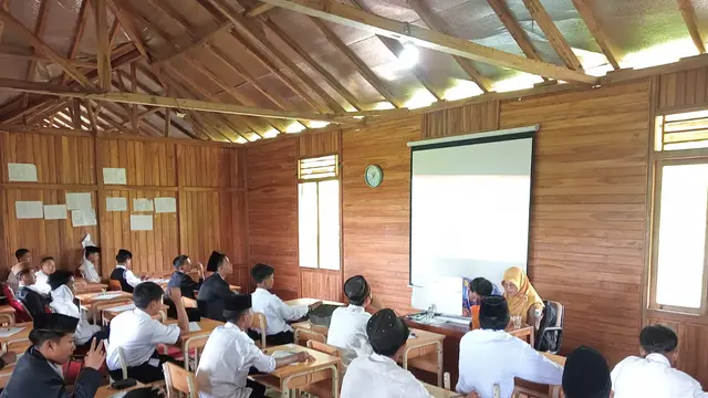 Sandiaga_Uno_Santri_Pandeglang_Raih_Kemandirian_Ekonomi Sandiaga Uno: Santri Pandeglang Raih Kemandirian Ekonomi